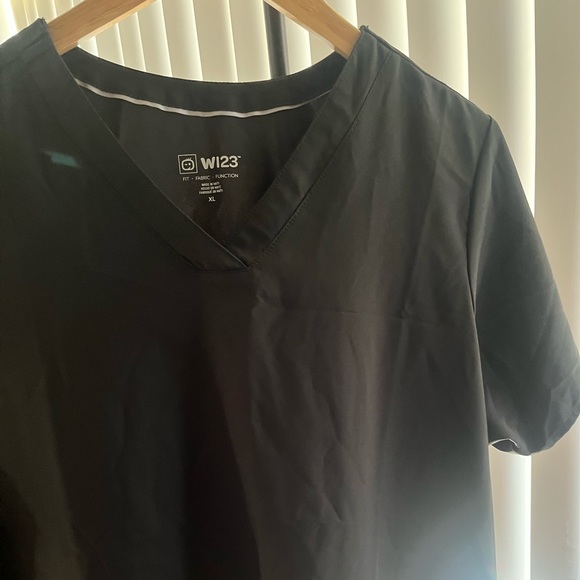 BLACK WINK SCRUBS - Picture 2 of 3